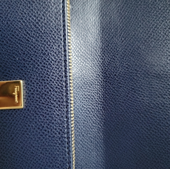 Authentic Salvatore Ferragamo wallet - Picture 8 of 10
